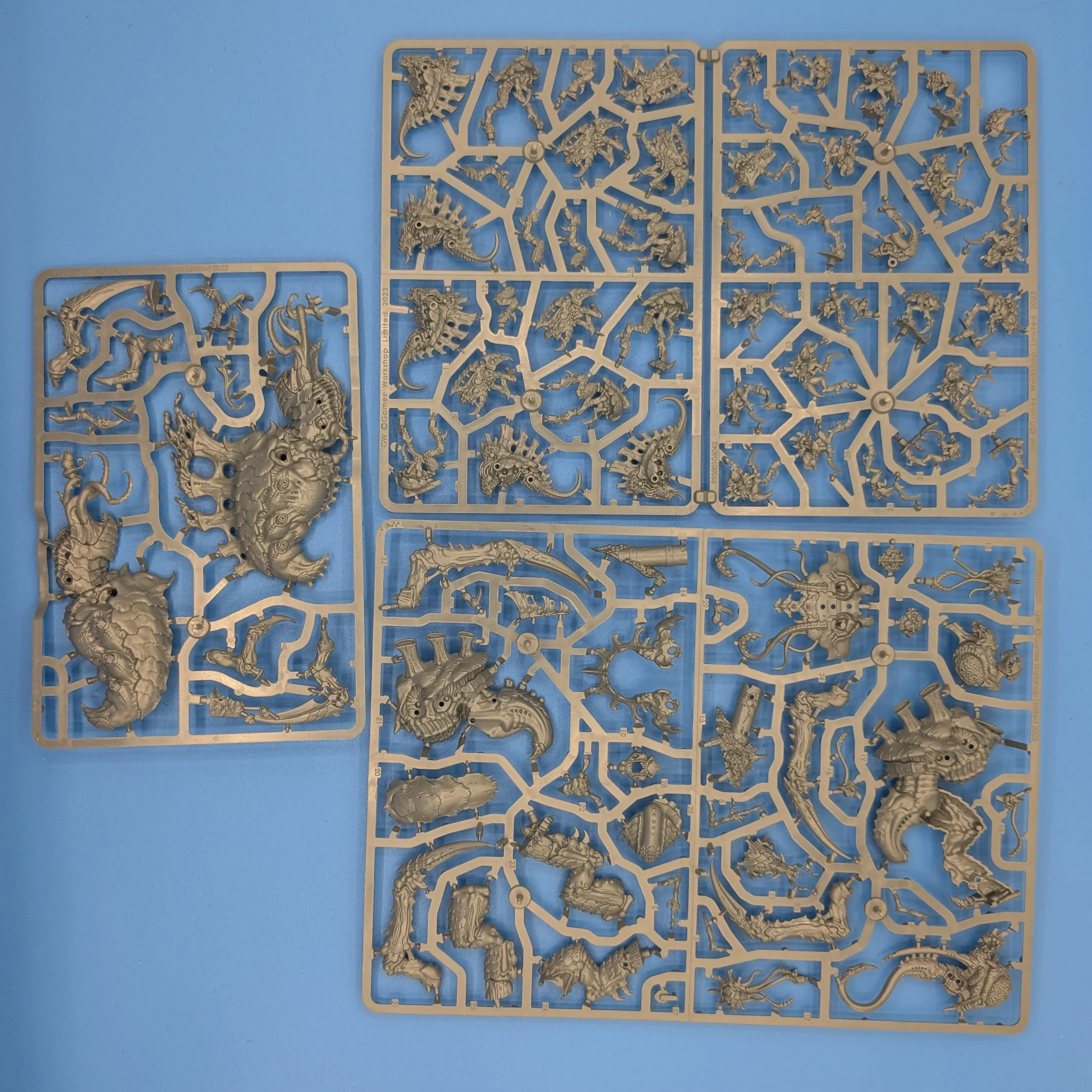 40K: Tyranids - Combat Patrol (32 Miniatures) (USED) (On Sprue no bases) Lot 1